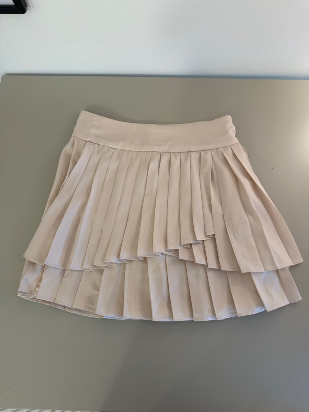 vestique Pleated Layered Skirt in Light Beige